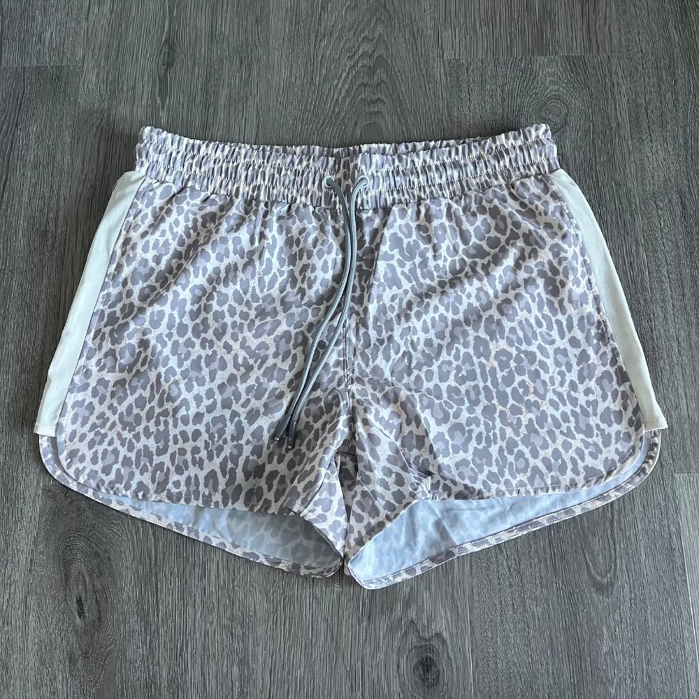 Johnny Was Calme White Grey Multi Animal Print Elastic Waist Shorts Medium M